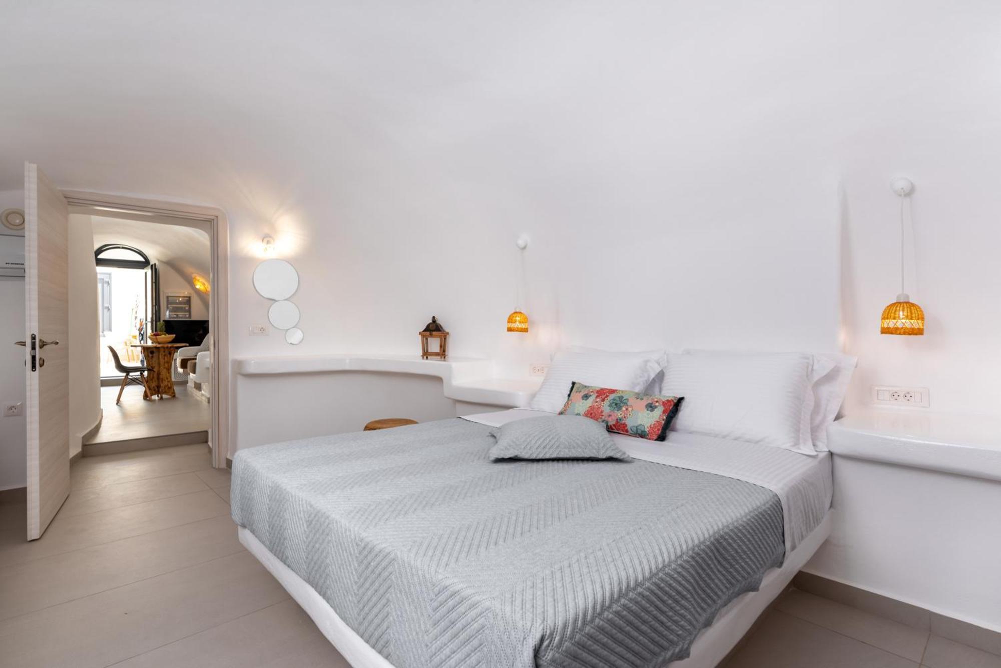 Deep Cave Suites Kontochori Fira  Exterior photo