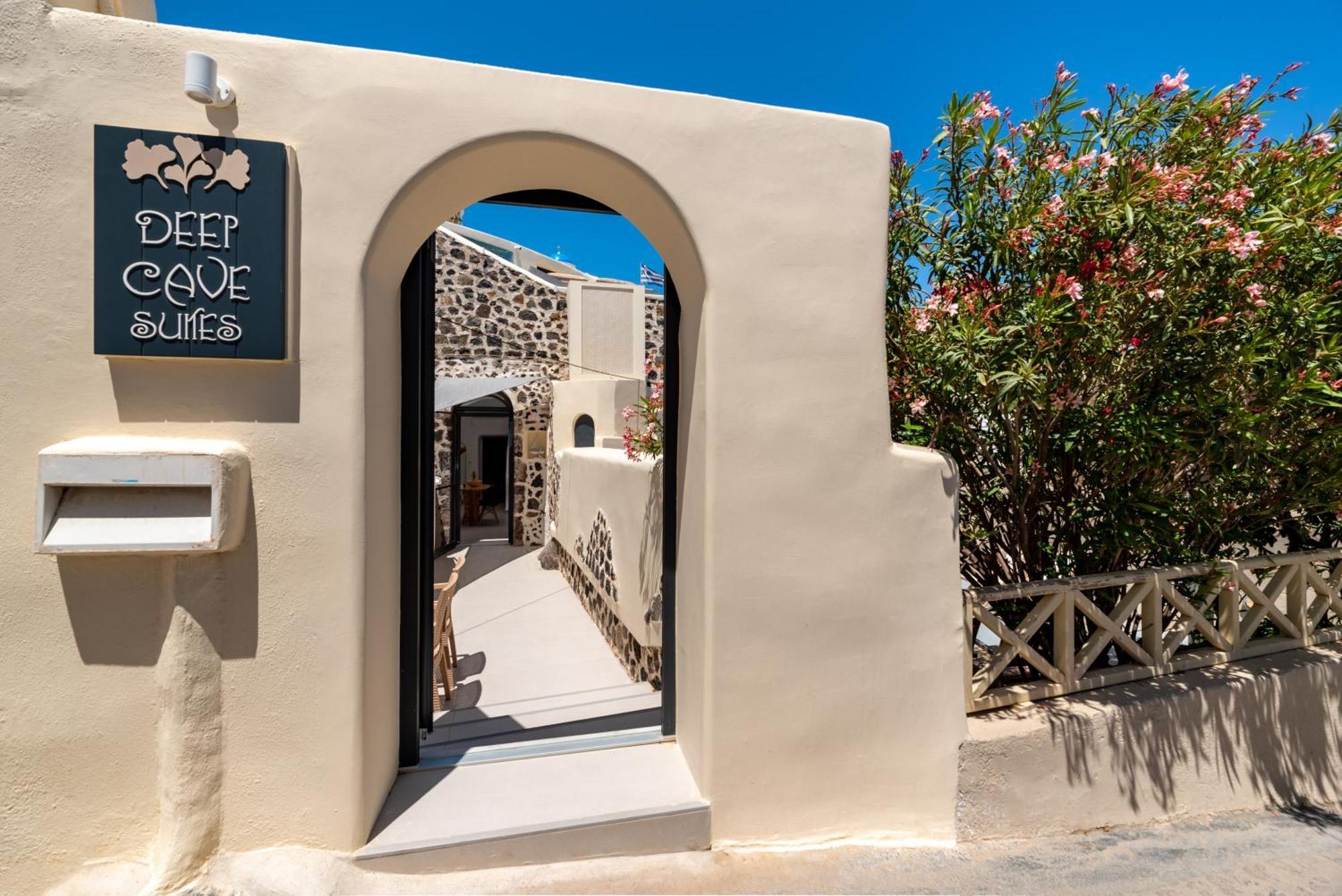 Deep Cave Suites Kontochori Fira  Exterior photo