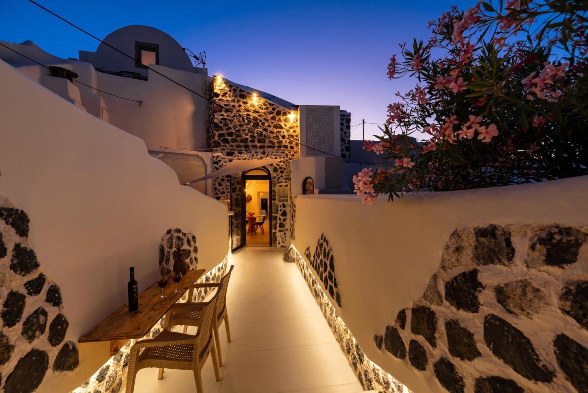 Deep Cave Suites Kontochori Fira  Exterior photo