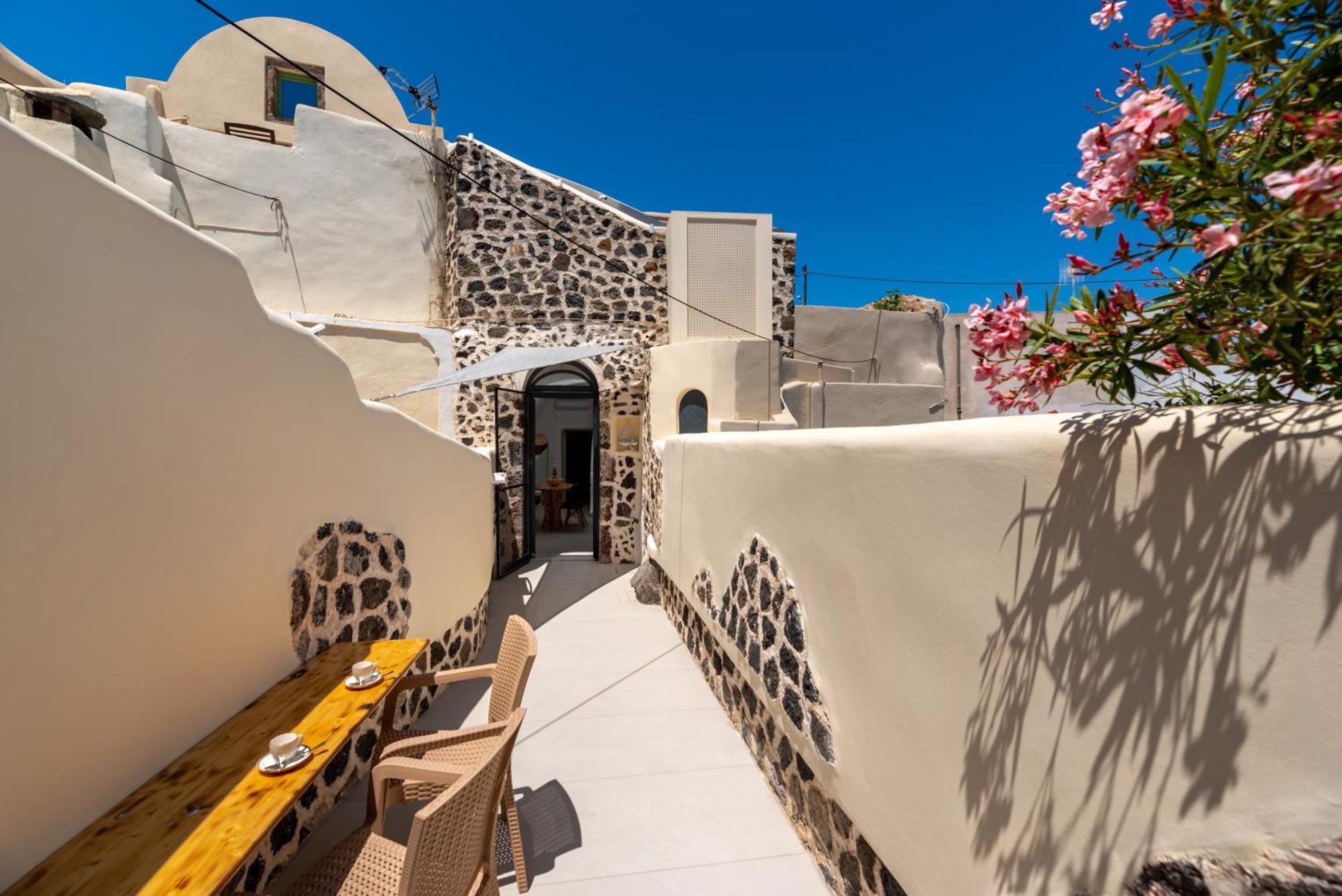 Deep Cave Suites Kontochori Fira  Exterior photo